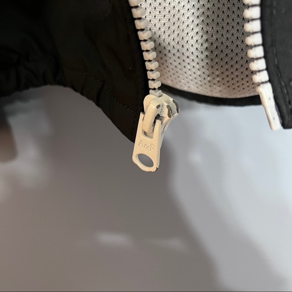 Abercrombie & Fitch Black Lightweight Hooded Windbreaker Jacket - Picture 6 of 7